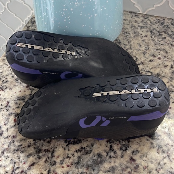 Five Ten Freerider Stealth Women’s 8.5 - Picture 6 of 7